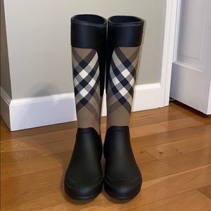 Burberry Rain Boats